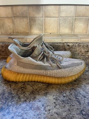 Yeezy 350 V2